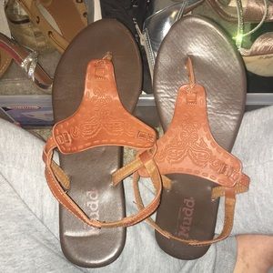 sandals/flip flops
